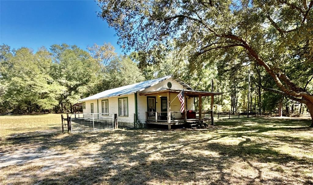 Active With Contract: $185,000 (3 beds, 2 baths, 1248 Square Feet)