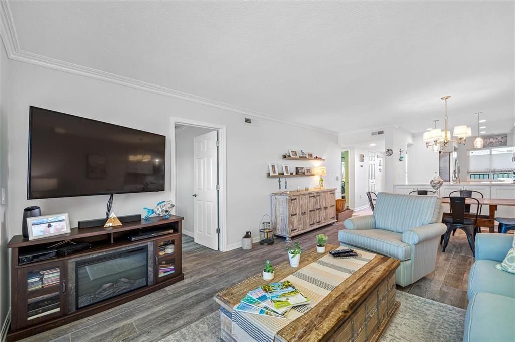 На продажу: $325,000 (2 спален, 2 ванн, 1103 Квадратных фут)