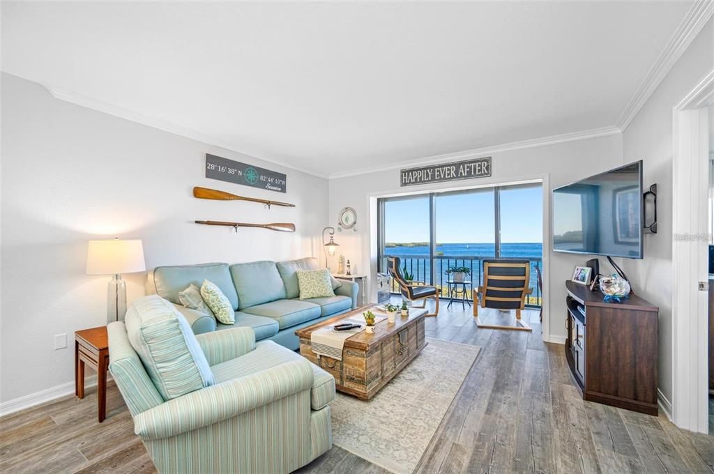 На продажу: $325,000 (2 спален, 2 ванн, 1103 Квадратных фут)