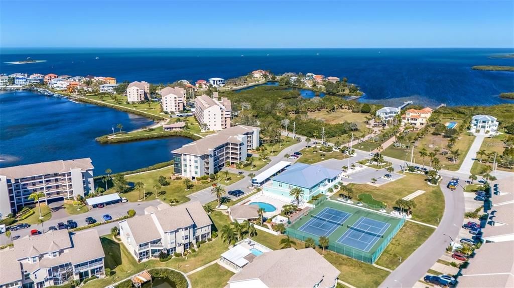 На продажу: $325,000 (2 спален, 2 ванн, 1103 Квадратных фут)