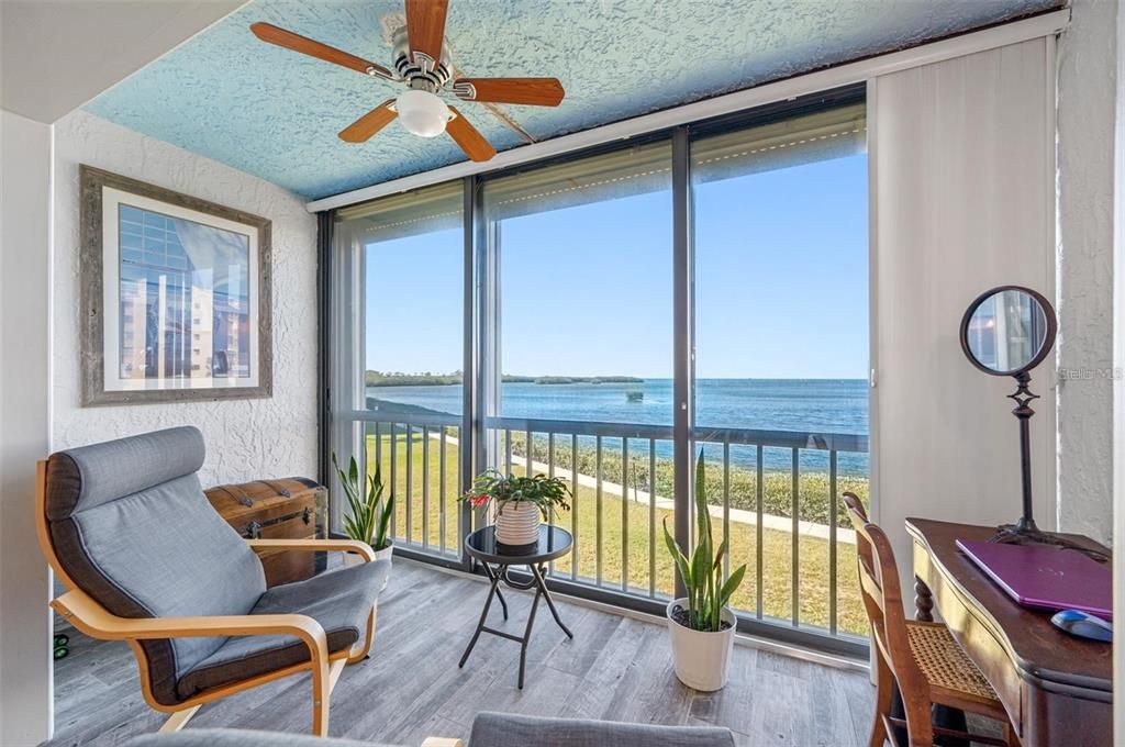 На продажу: $325,000 (2 спален, 2 ванн, 1103 Квадратных фут)