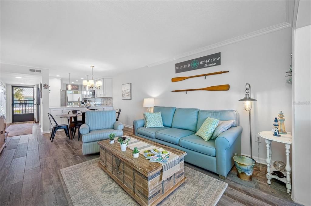 На продажу: $325,000 (2 спален, 2 ванн, 1103 Квадратных фут)