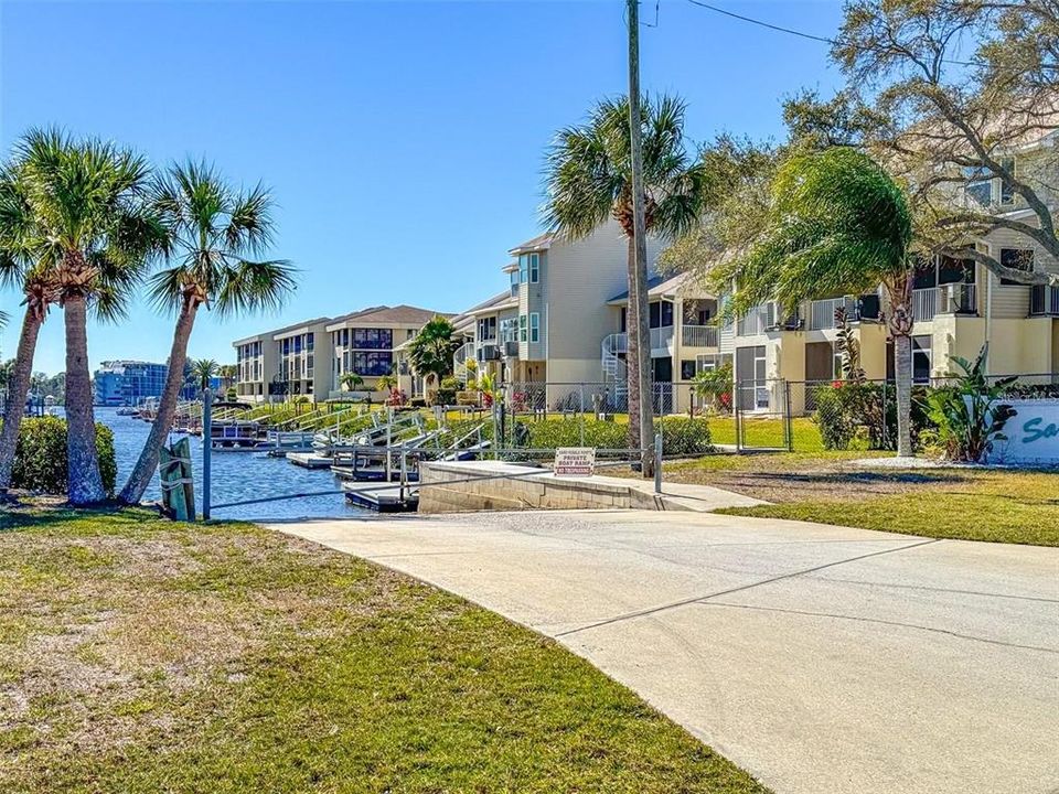 На продажу: $325,000 (2 спален, 2 ванн, 1103 Квадратных фут)