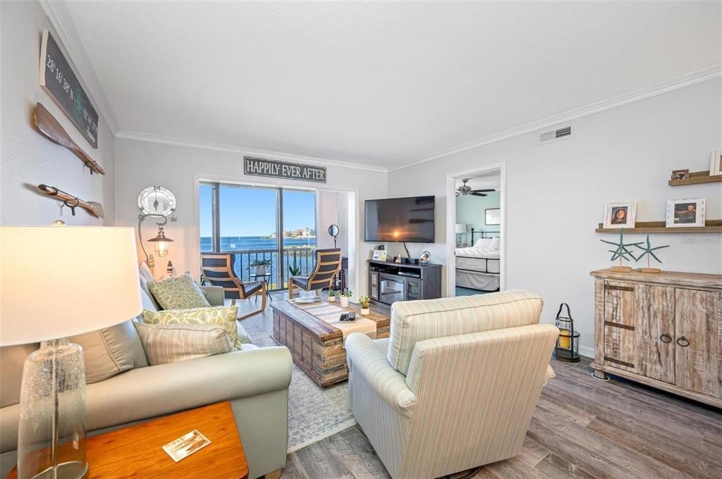 На продажу: $325,000 (2 спален, 2 ванн, 1103 Квадратных фут)