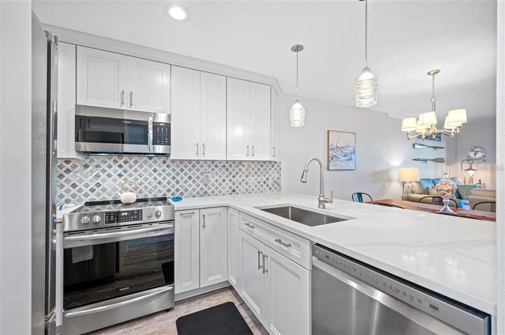 На продажу: $325,000 (2 спален, 2 ванн, 1103 Квадратных фут)