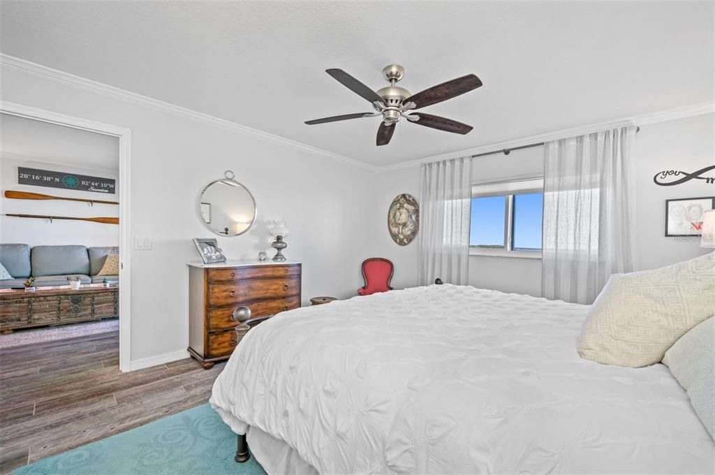 На продажу: $325,000 (2 спален, 2 ванн, 1103 Квадратных фут)