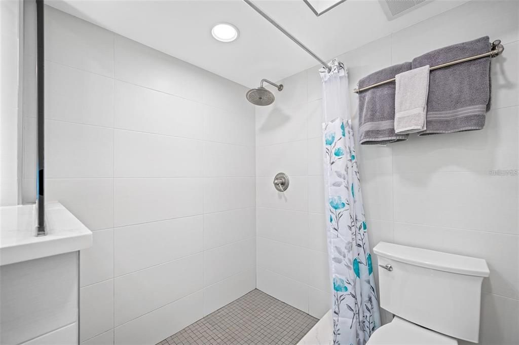 На продажу: $325,000 (2 спален, 2 ванн, 1103 Квадратных фут)