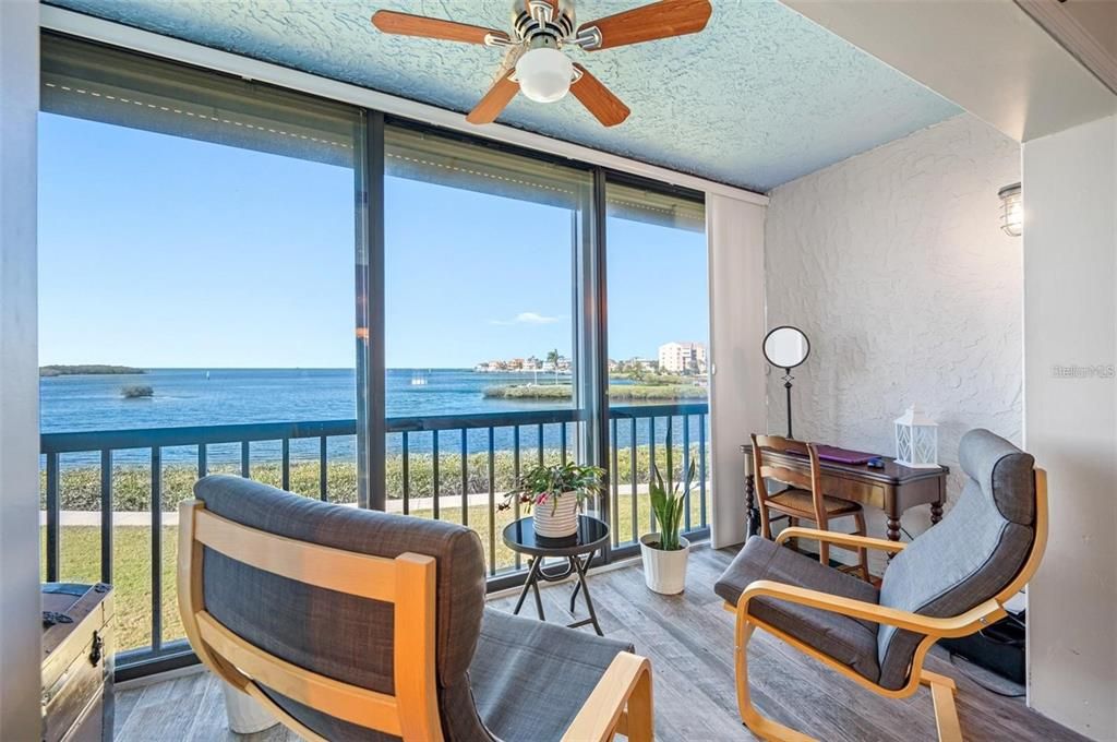 На продажу: $325,000 (2 спален, 2 ванн, 1103 Квадратных фут)