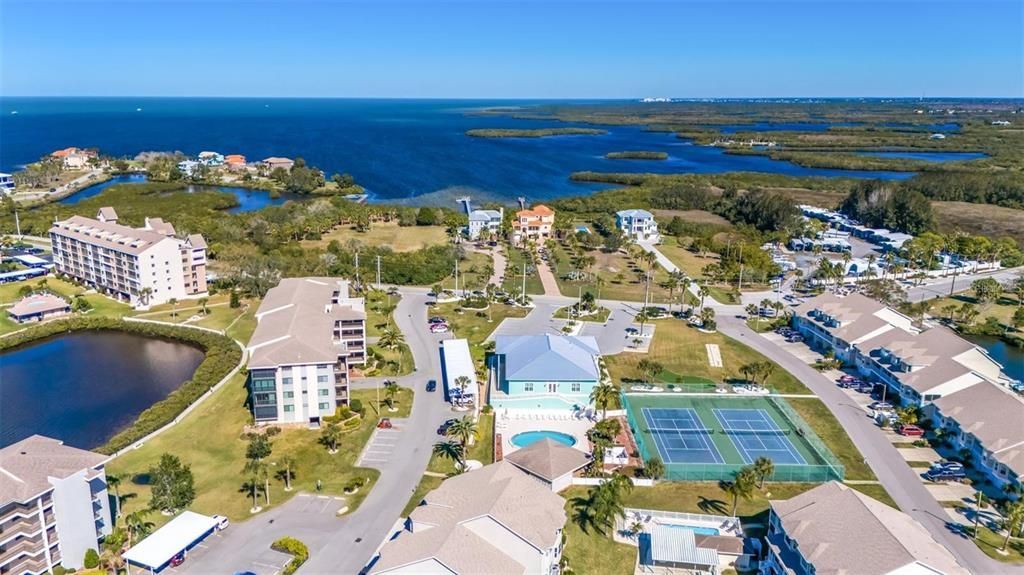 На продажу: $325,000 (2 спален, 2 ванн, 1103 Квадратных фут)