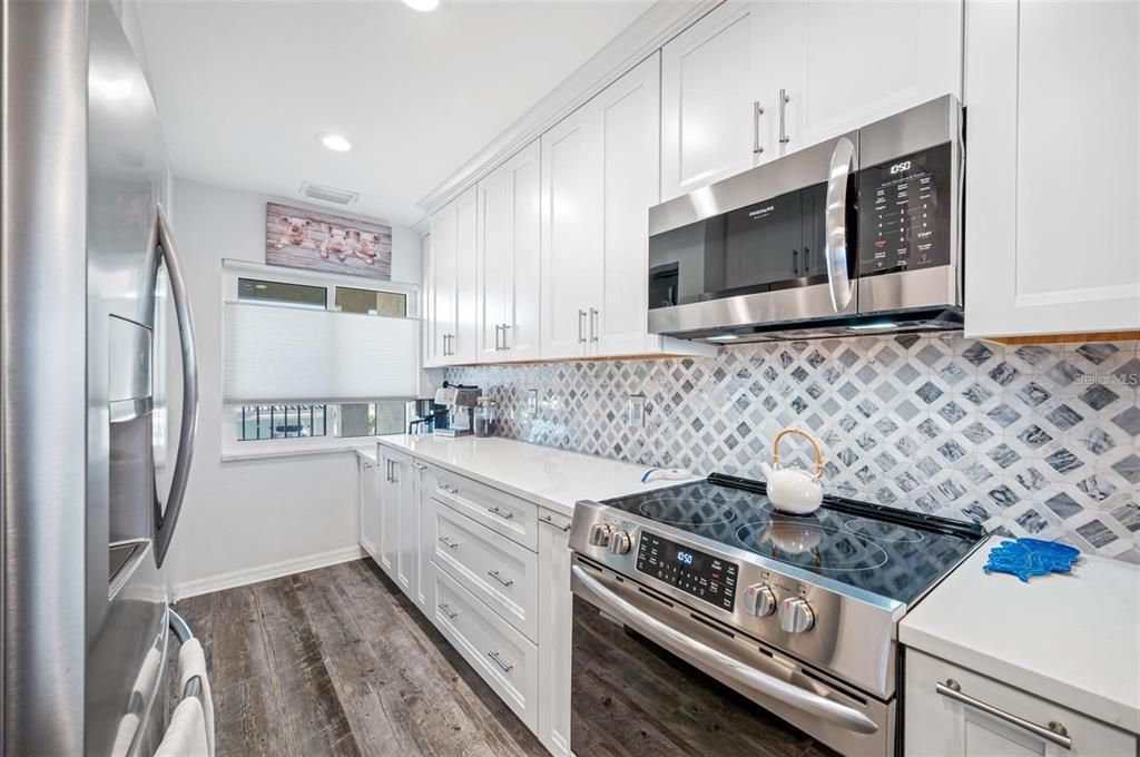 На продажу: $325,000 (2 спален, 2 ванн, 1103 Квадратных фут)