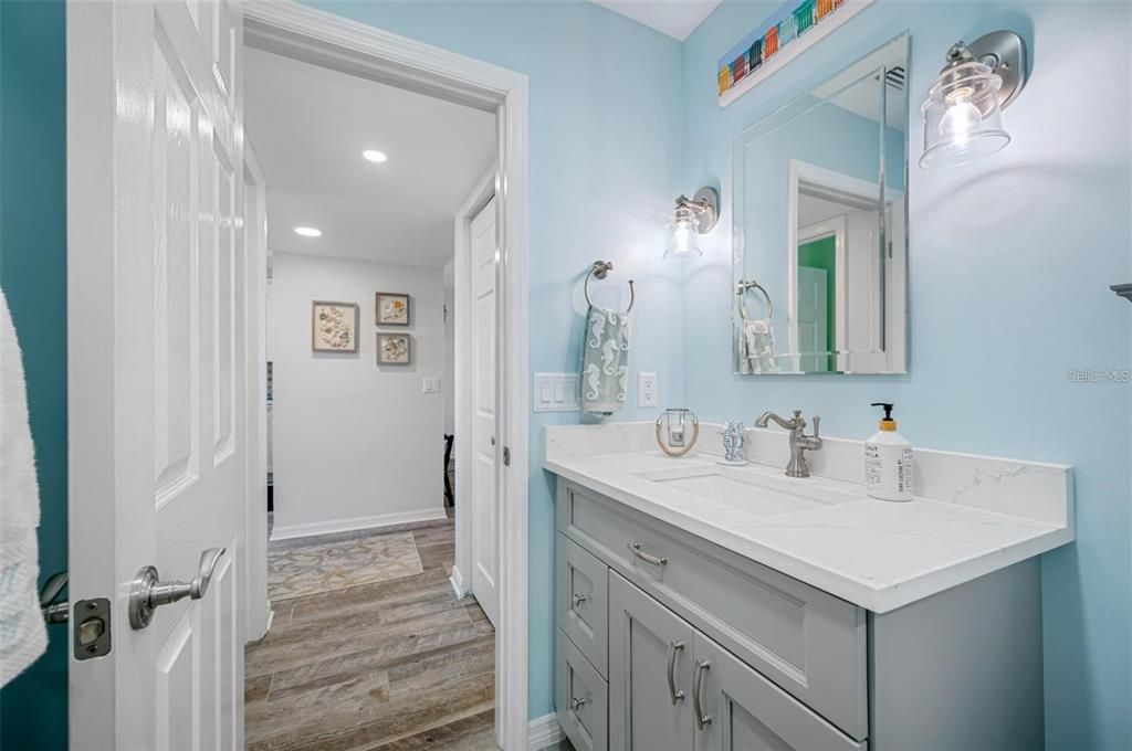 На продажу: $325,000 (2 спален, 2 ванн, 1103 Квадратных фут)