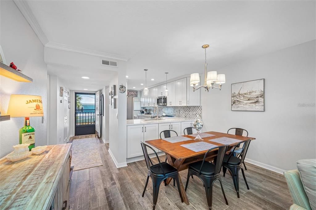 На продажу: $325,000 (2 спален, 2 ванн, 1103 Квадратных фут)