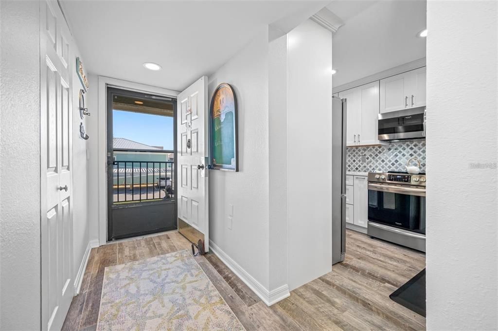 На продажу: $325,000 (2 спален, 2 ванн, 1103 Квадратных фут)