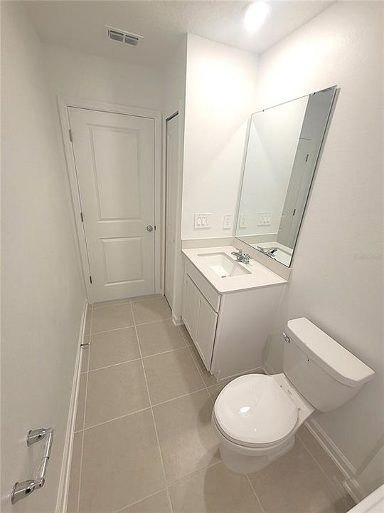 合同活跃: $1,800 (4 贝兹, 2 浴室, 1880 平方英尺)