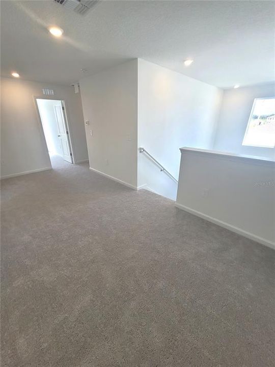 合同活跃: $1,800 (4 贝兹, 2 浴室, 1880 平方英尺)