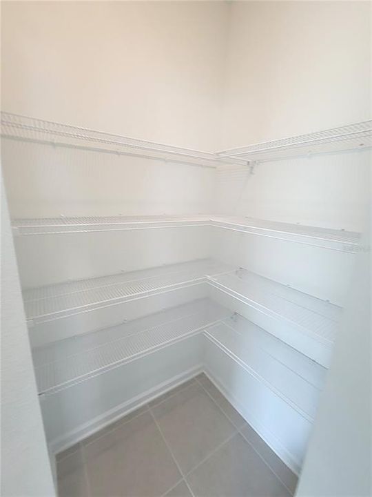 合同活跃: $1,800 (4 贝兹, 2 浴室, 1880 平方英尺)