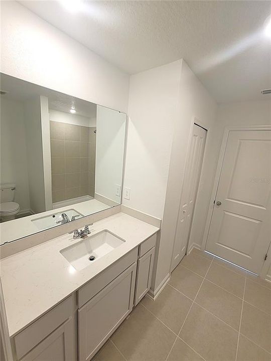 合同活跃: $1,800 (4 贝兹, 2 浴室, 1880 平方英尺)