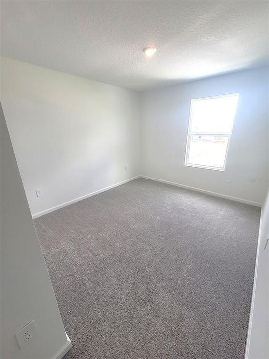 合同活跃: $1,800 (4 贝兹, 2 浴室, 1880 平方英尺)