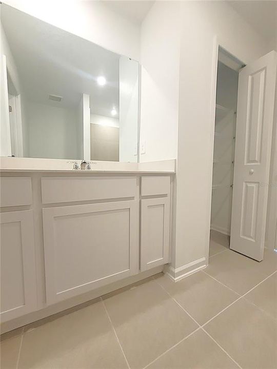 合同活跃: $1,800 (4 贝兹, 2 浴室, 1880 平方英尺)