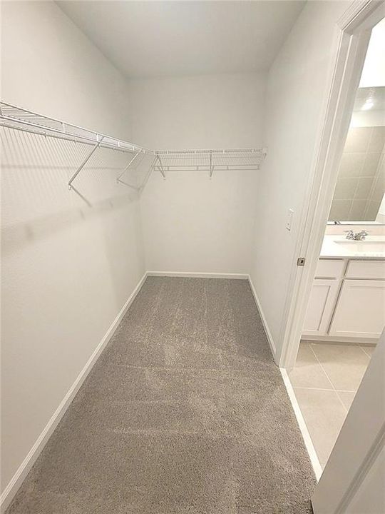 合同活跃: $1,800 (4 贝兹, 2 浴室, 1880 平方英尺)