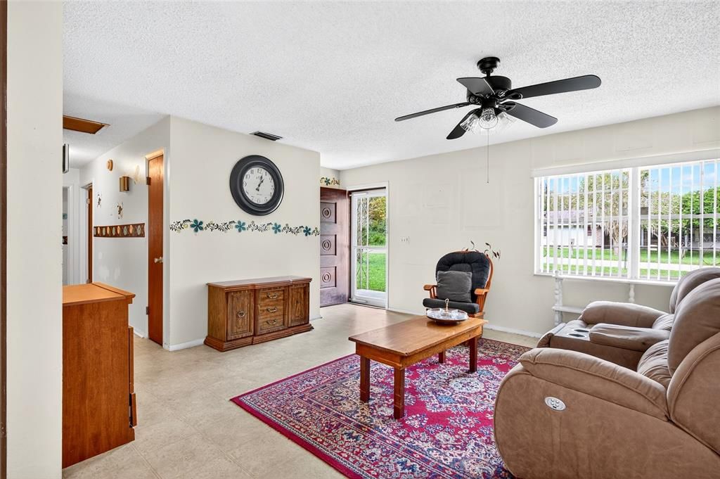 En Venta: $210,000 (3 camas, 2 baños, 1232 Pies cuadrados)