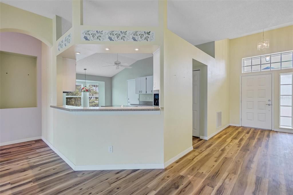 待售: $275,000 (2 贝兹, 2 浴室, 1651 平方英尺)