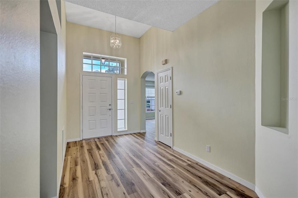 待售: $275,000 (2 贝兹, 2 浴室, 1651 平方英尺)