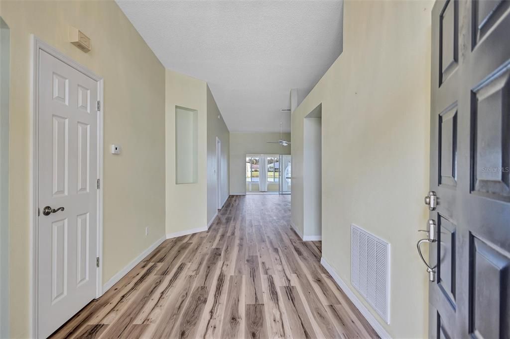 待售: $275,000 (2 贝兹, 2 浴室, 1651 平方英尺)