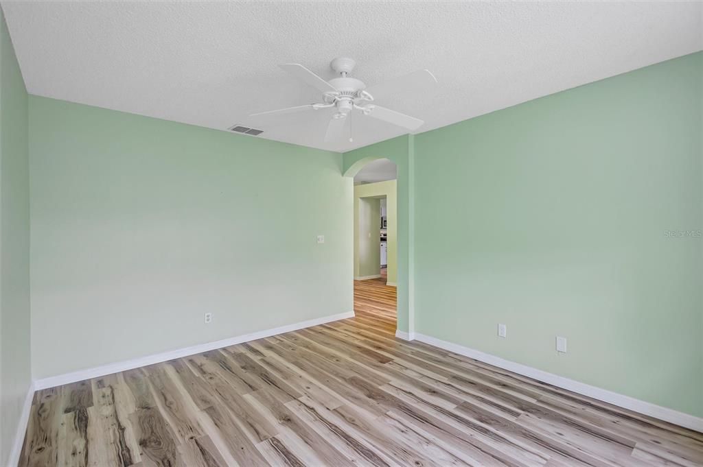 待售: $275,000 (2 贝兹, 2 浴室, 1651 平方英尺)