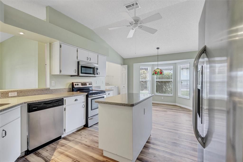 待售: $275,000 (2 贝兹, 2 浴室, 1651 平方英尺)