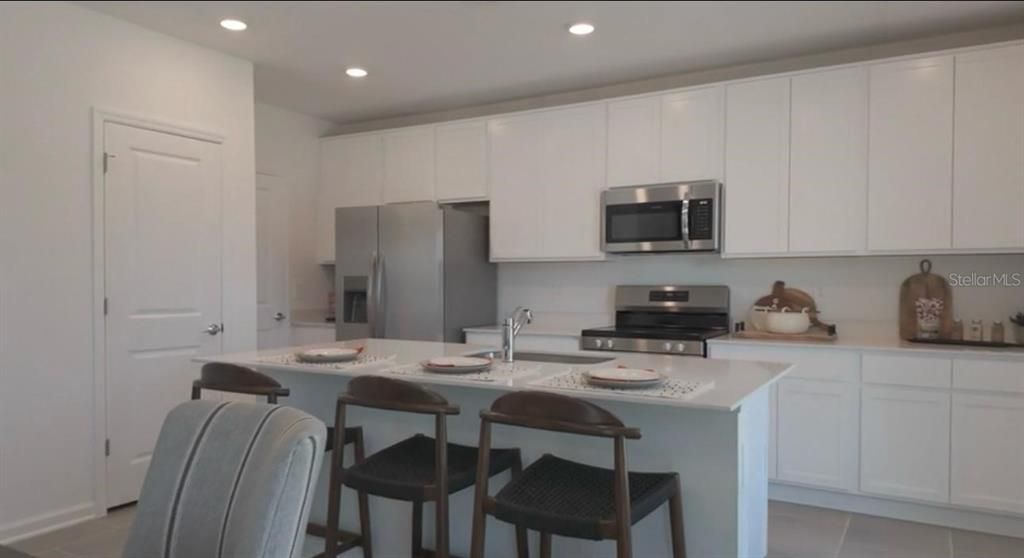 En Venta: $390,000 (4 camas, 3 baños, 2140 Pies cuadrados)