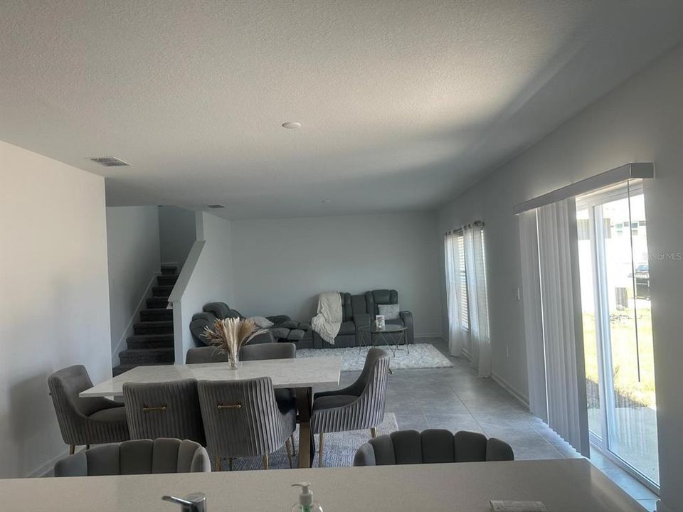 En Venta: $390,000 (4 camas, 3 baños, 2140 Pies cuadrados)