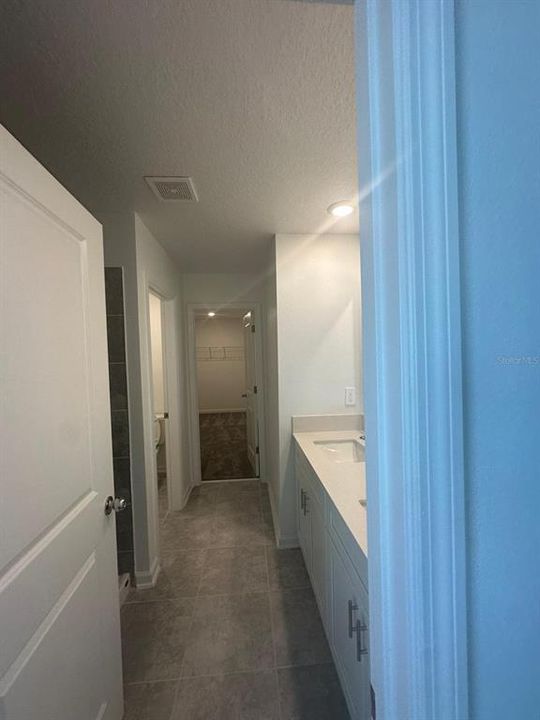 En Venta: $390,000 (4 camas, 3 baños, 2140 Pies cuadrados)