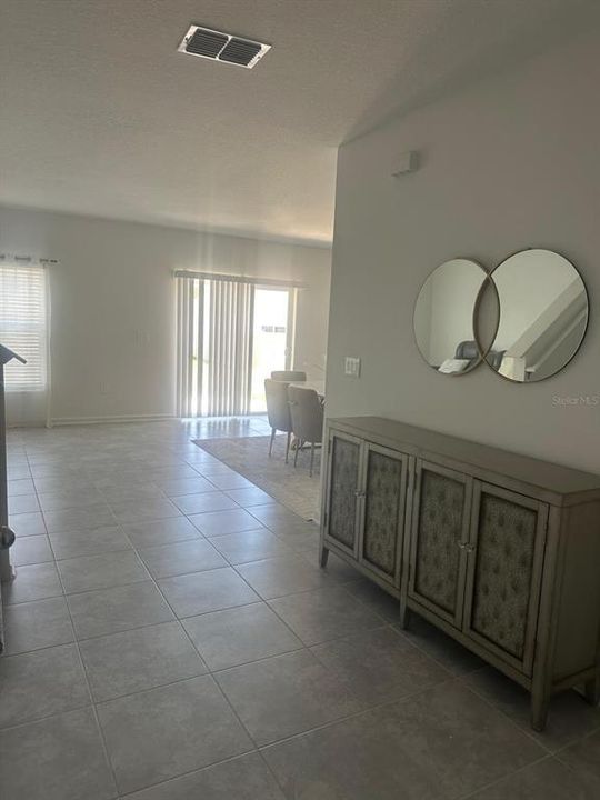 En Venta: $390,000 (4 camas, 3 baños, 2140 Pies cuadrados)