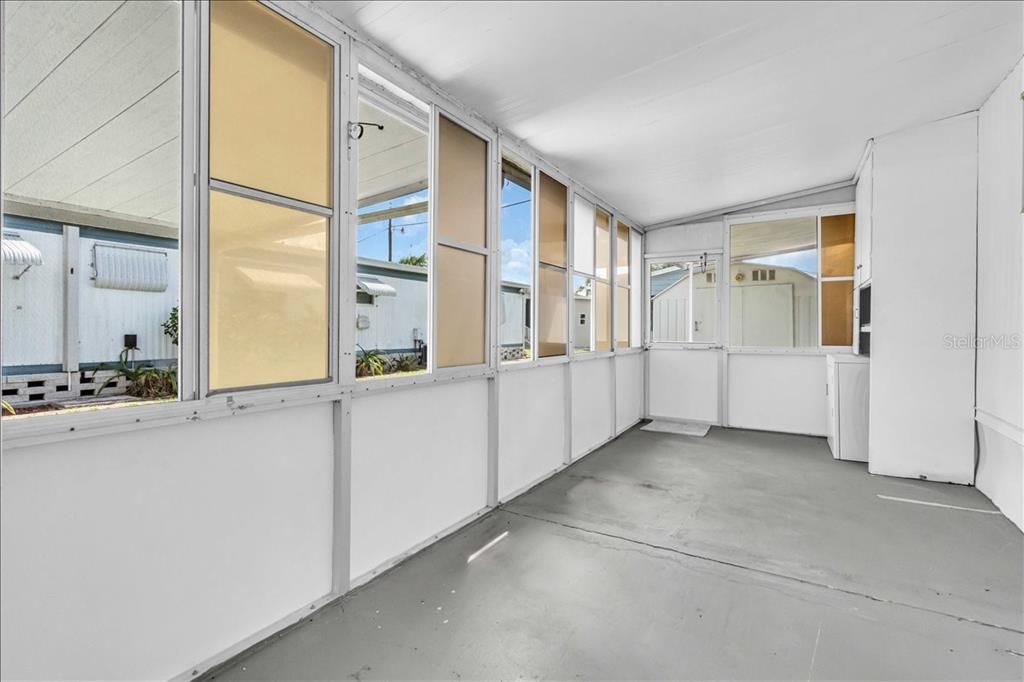 For Sale: $99,800 (2 beds, 1 baths, 672 Square Feet)