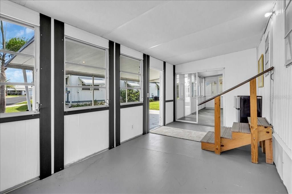 For Sale: $99,800 (2 beds, 1 baths, 672 Square Feet)