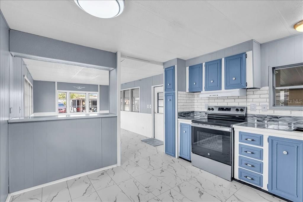 For Sale: $99,800 (2 beds, 1 baths, 672 Square Feet)