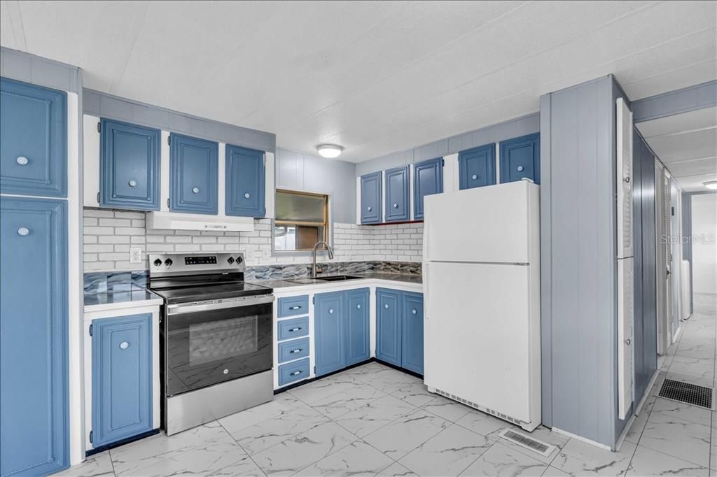 For Sale: $99,800 (2 beds, 1 baths, 672 Square Feet)