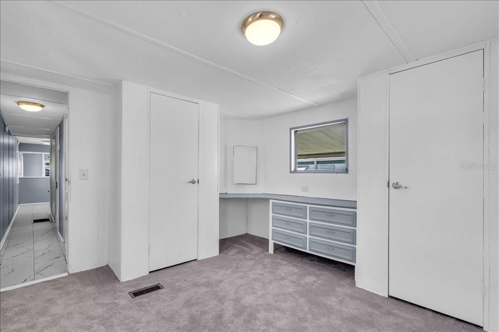 For Sale: $99,800 (2 beds, 1 baths, 672 Square Feet)