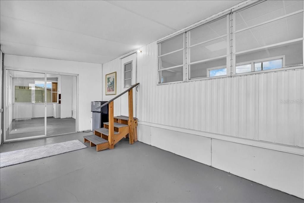 For Sale: $99,800 (2 beds, 1 baths, 672 Square Feet)