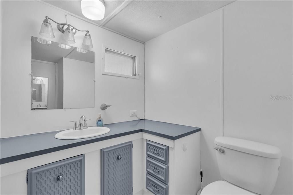 For Sale: $99,800 (2 beds, 1 baths, 672 Square Feet)