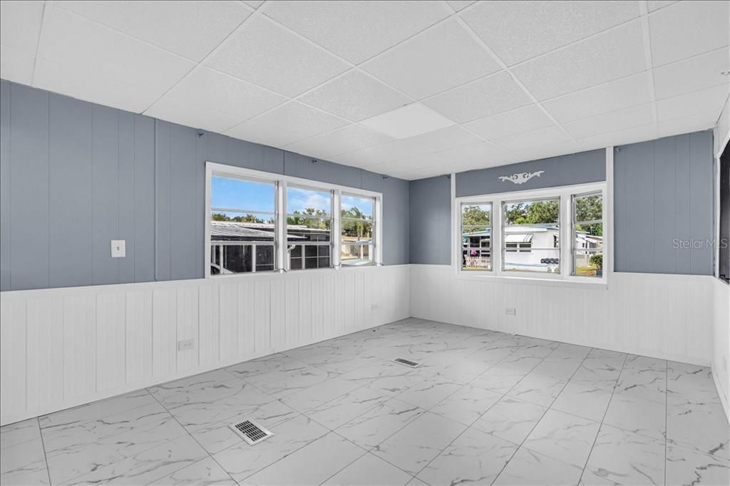 For Sale: $99,800 (2 beds, 1 baths, 672 Square Feet)