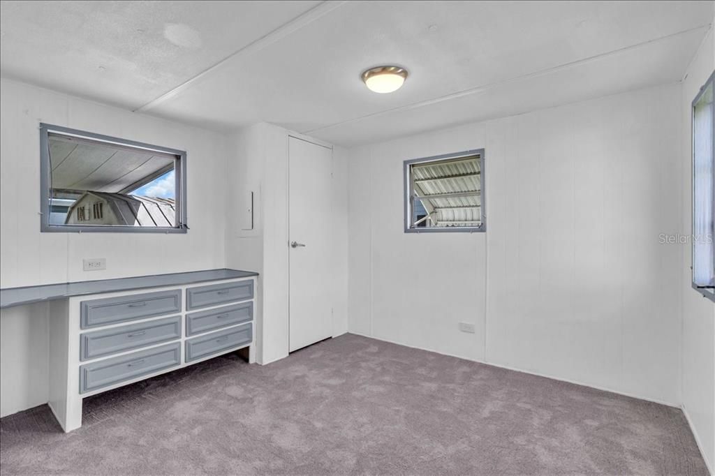 For Sale: $99,800 (2 beds, 1 baths, 672 Square Feet)