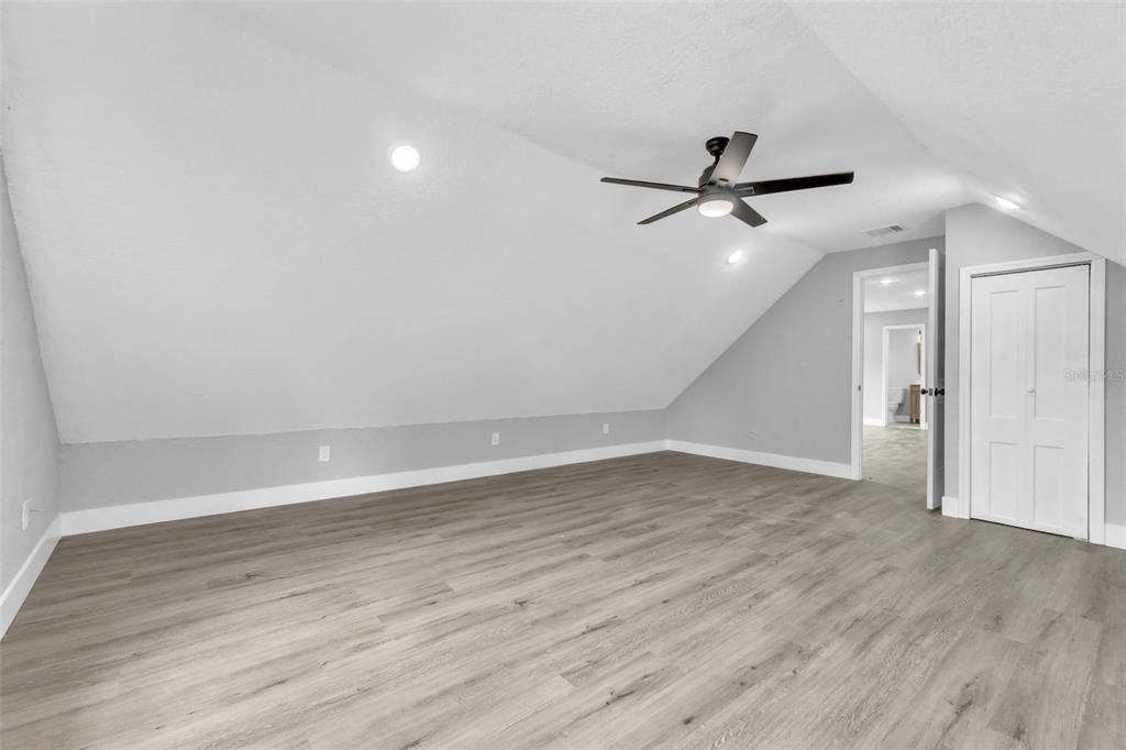 待售: $425,000 (3 贝兹, 2 浴室, 2324 平方英尺)