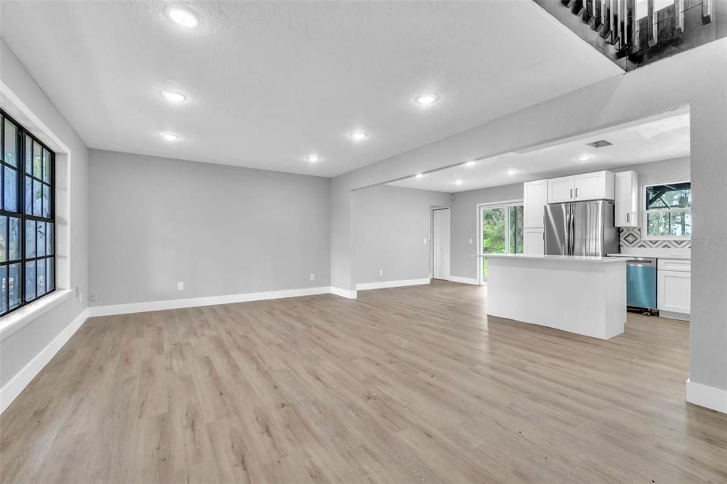 待售: $425,000 (3 贝兹, 2 浴室, 2324 平方英尺)