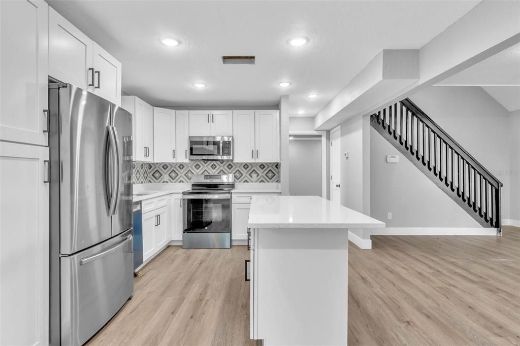 待售: $425,000 (3 贝兹, 2 浴室, 2324 平方英尺)