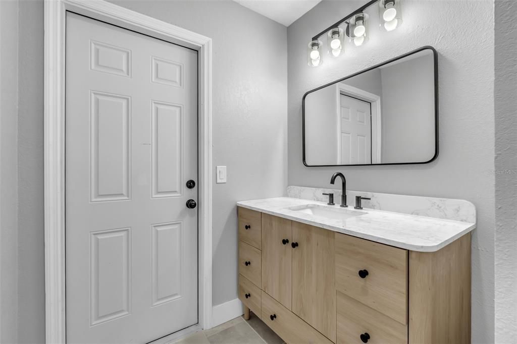 待售: $425,000 (3 贝兹, 2 浴室, 2324 平方英尺)