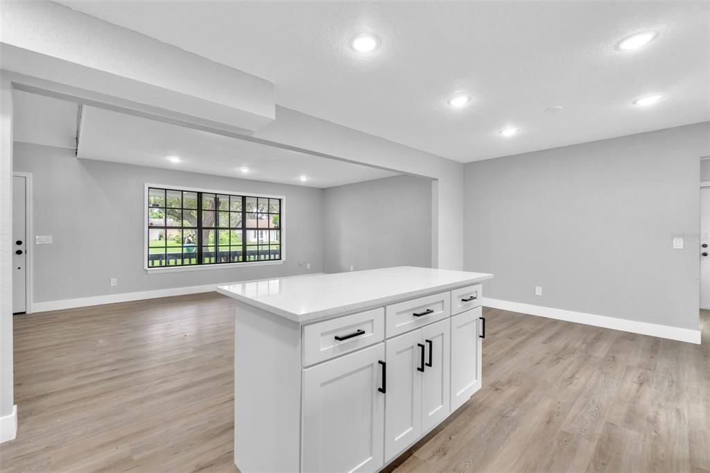 待售: $425,000 (3 贝兹, 2 浴室, 2324 平方英尺)