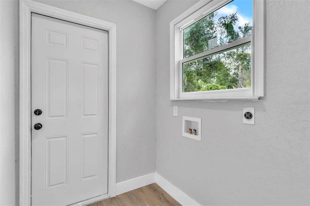 待售: $425,000 (3 贝兹, 2 浴室, 2324 平方英尺)