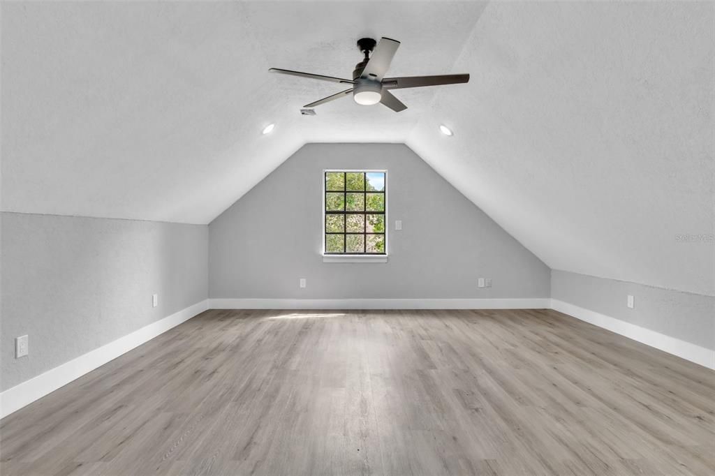 待售: $425,000 (3 贝兹, 2 浴室, 2324 平方英尺)